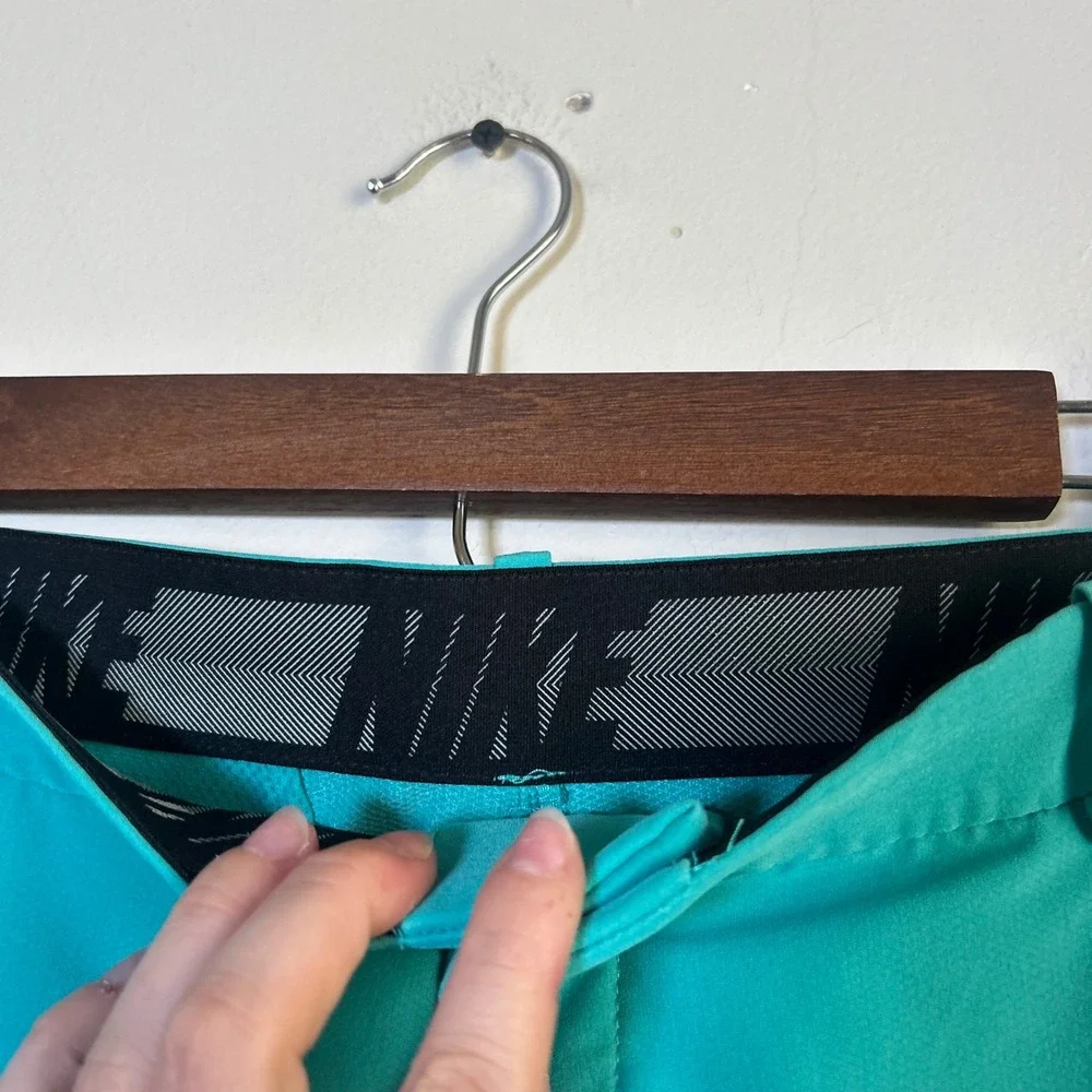 EUC‎ Nike Shorts Golf Dri-FIT Size 32 Teal Performance Athletic